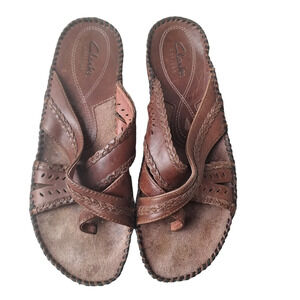 Clarks Artisan Size 9M Brown‎ Leather Criss Cross Straps Comfort Slides Sandals
